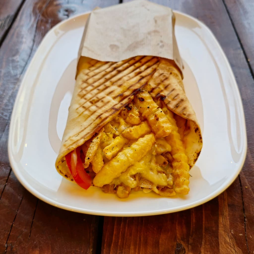 kebabas lavaše su fri bulvytėmis